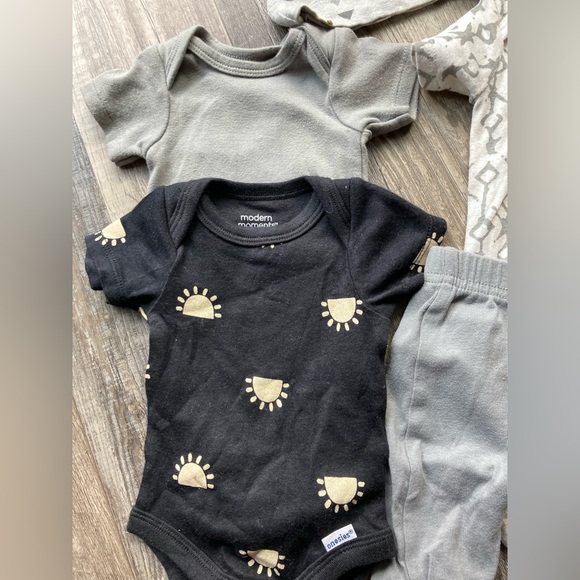 Gerber Modern Moments Newborn/0-3M Bundle - Picture 5 of 7